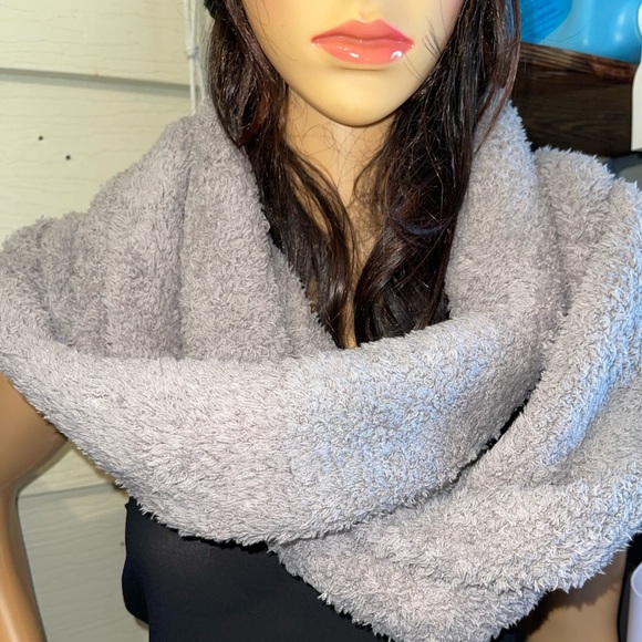 BAREFOOT DREAMS CozyChic Scarf In Grey - Picture 3 of 11